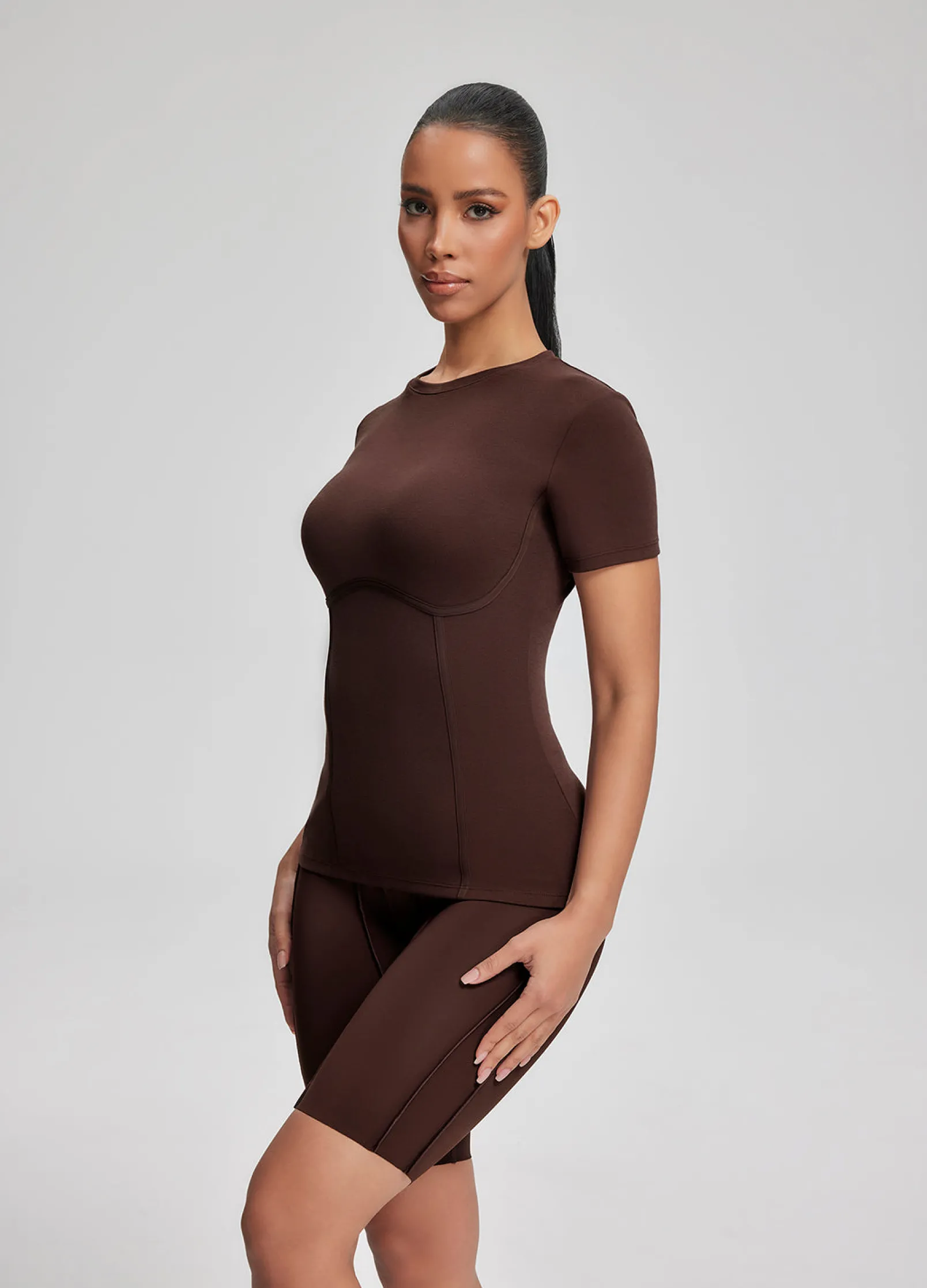 Alltags-T-Shirt mit Contour-Nähten