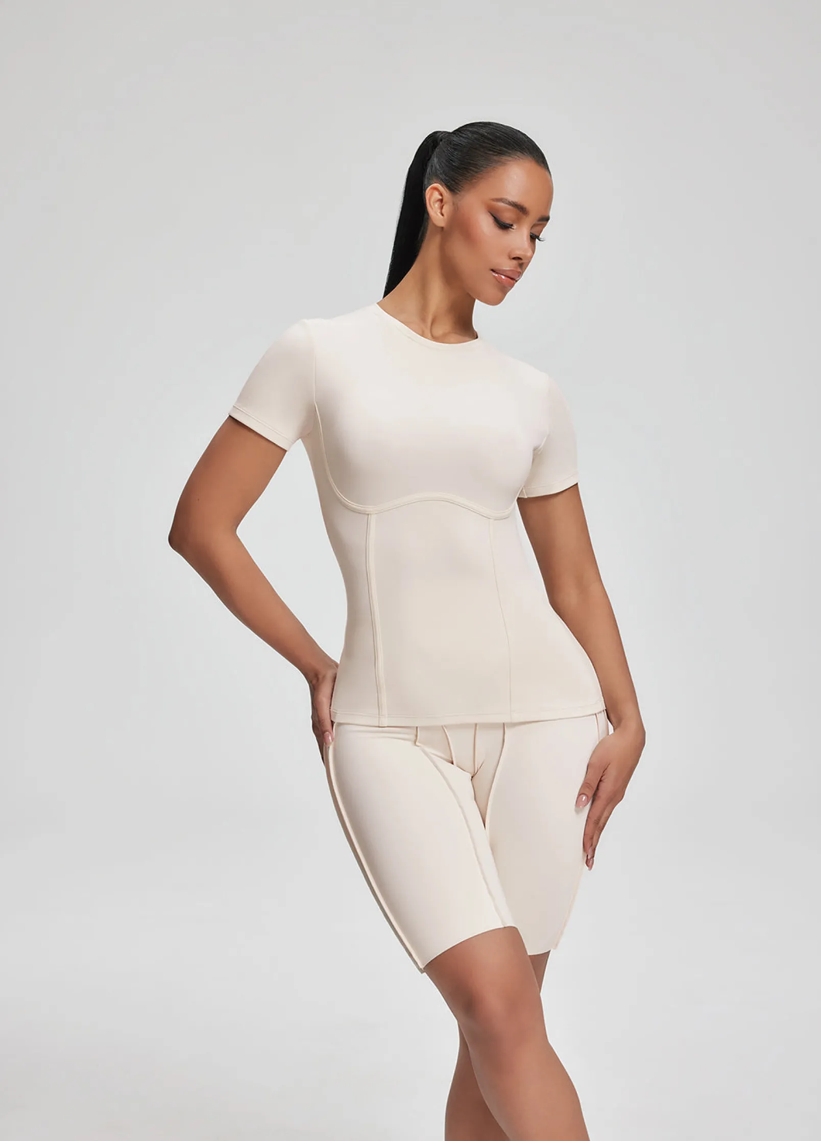 Alltags-T-Shirt mit Contour-Nähten