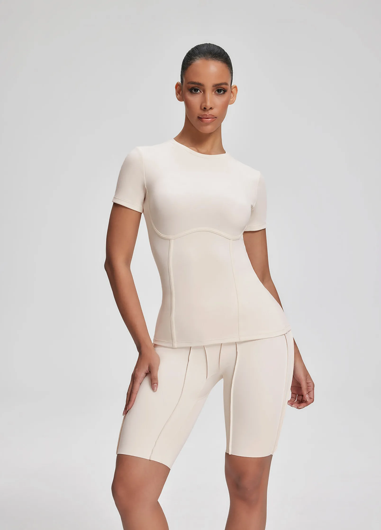 Alltags-T-Shirt mit Contour-Nähten