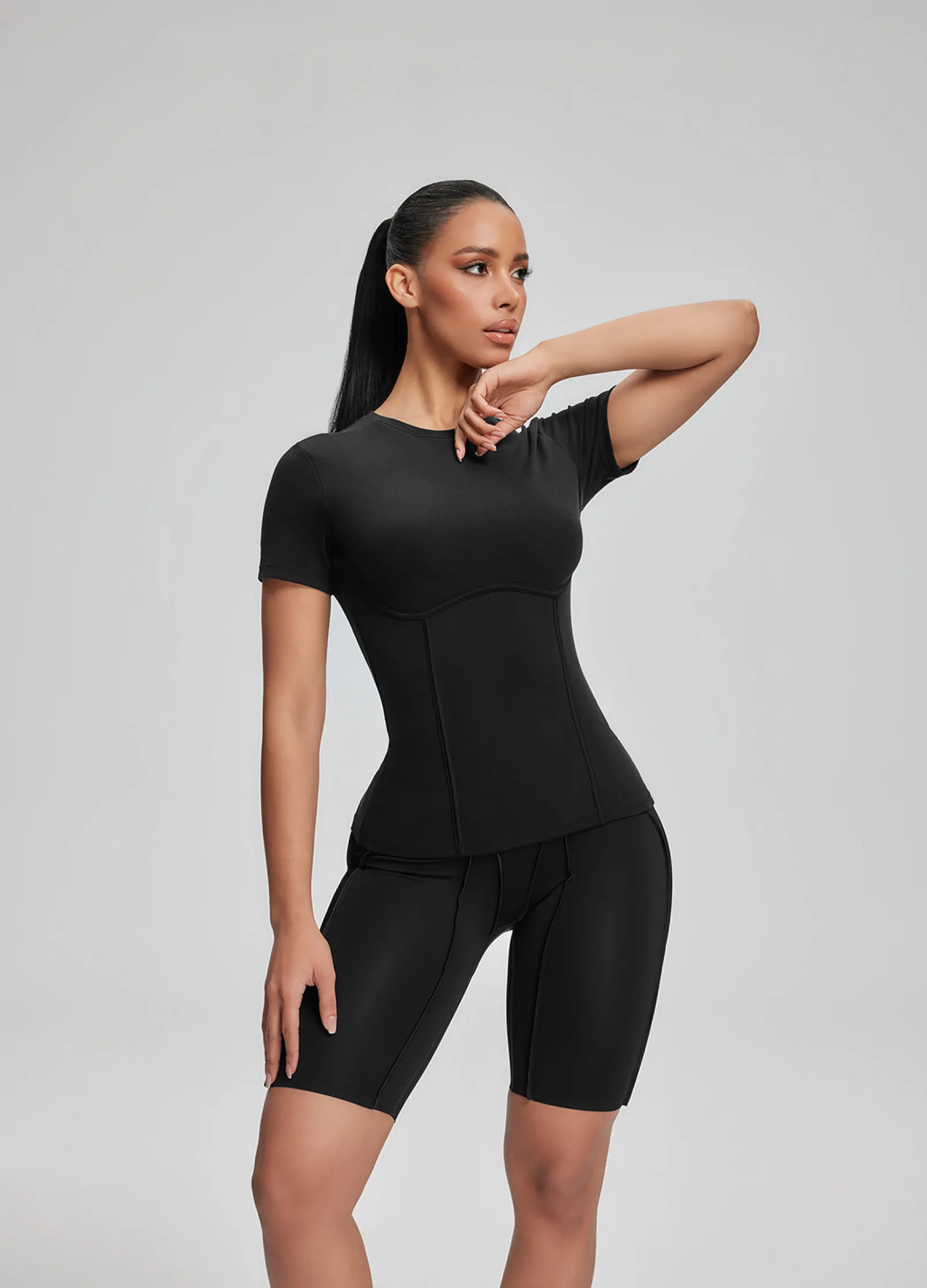 Alltags-T-Shirt mit Contour-Nähten