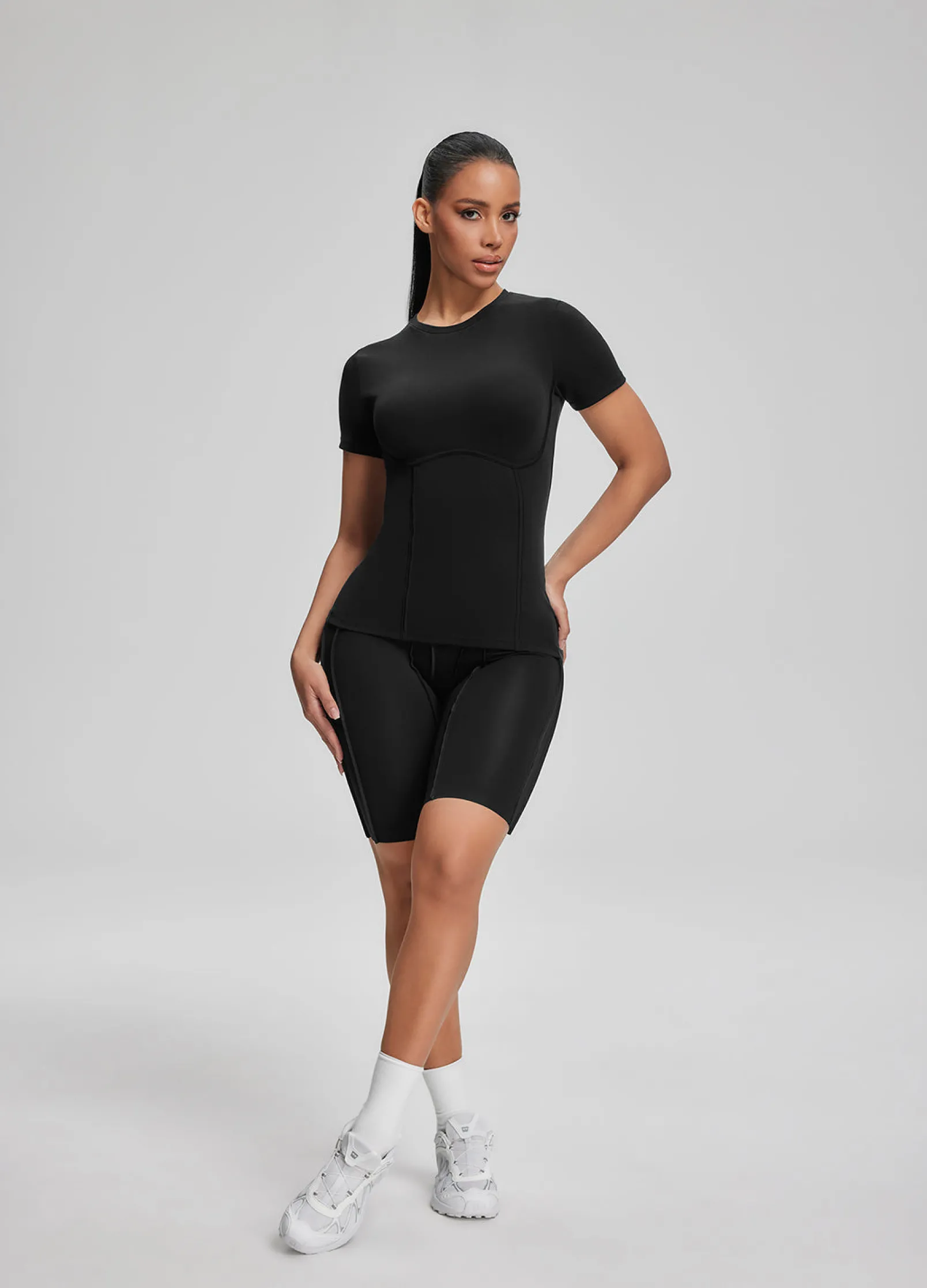 Alltags-T-Shirt mit Contour-Nähten