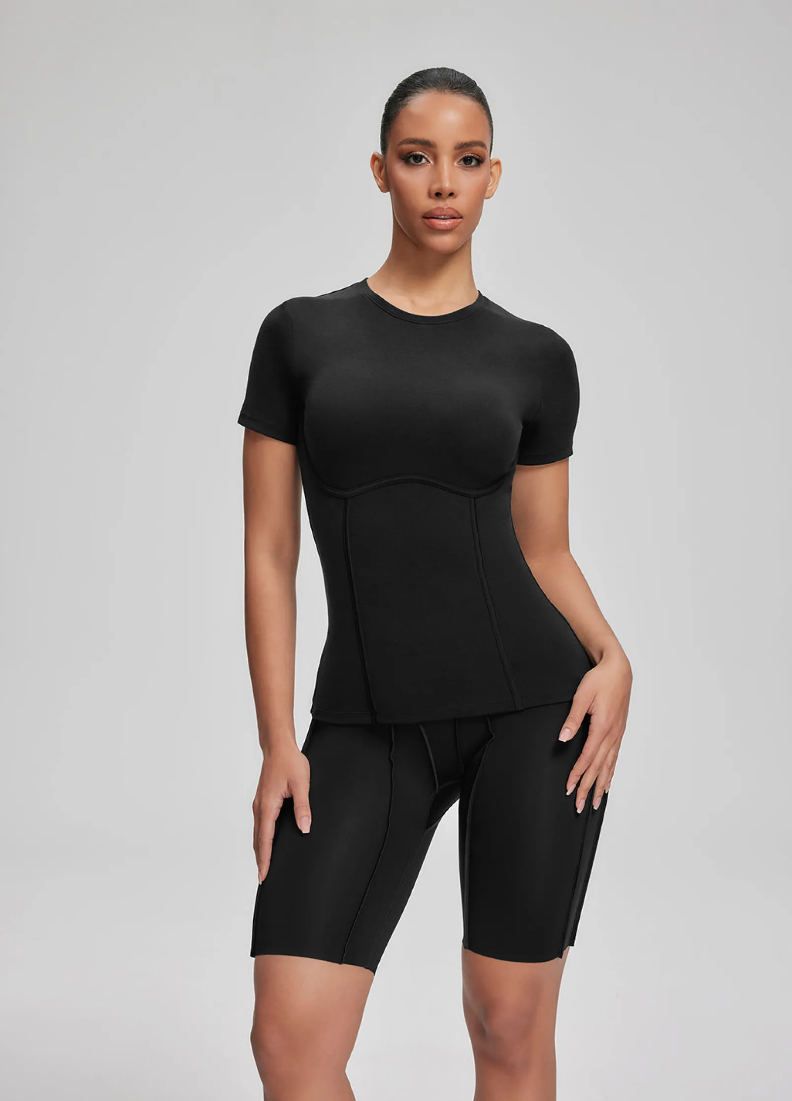Alltags-T-Shirt mit Contour-Nähten