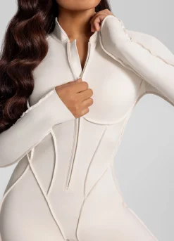 Ausgestellter Catsuit mit geschlossenem Rücken