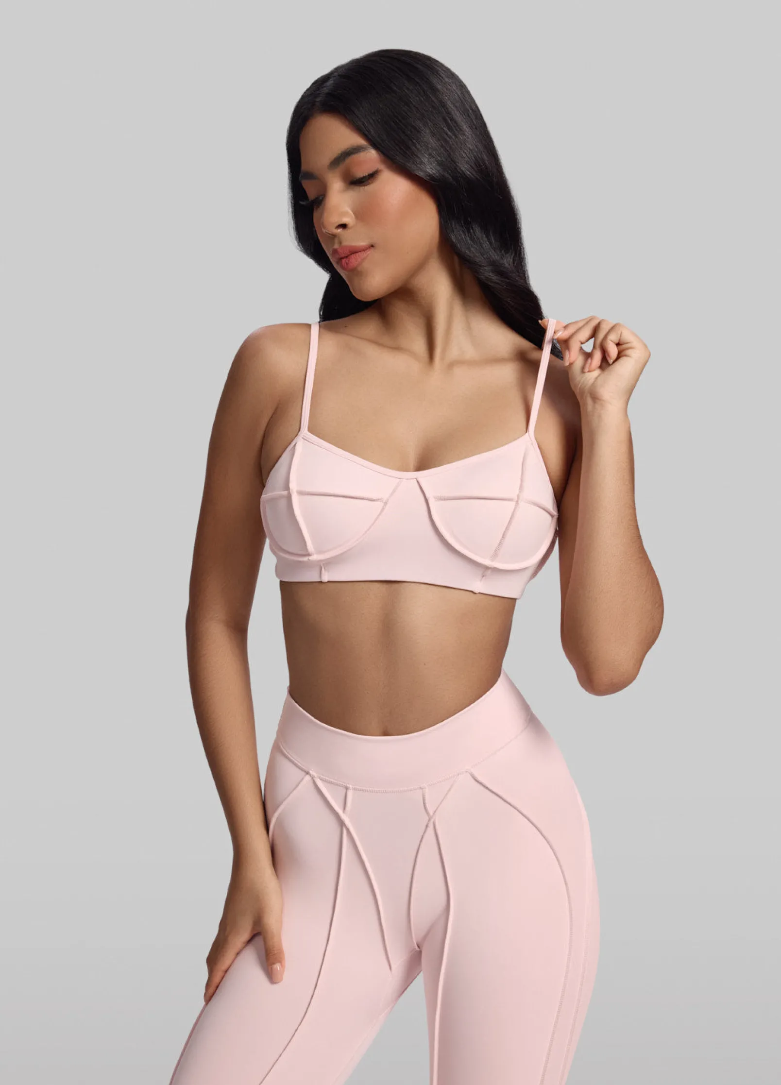 Bralette mit Kontur-Nähten