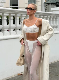 Bralette mit Kontur-Nähten