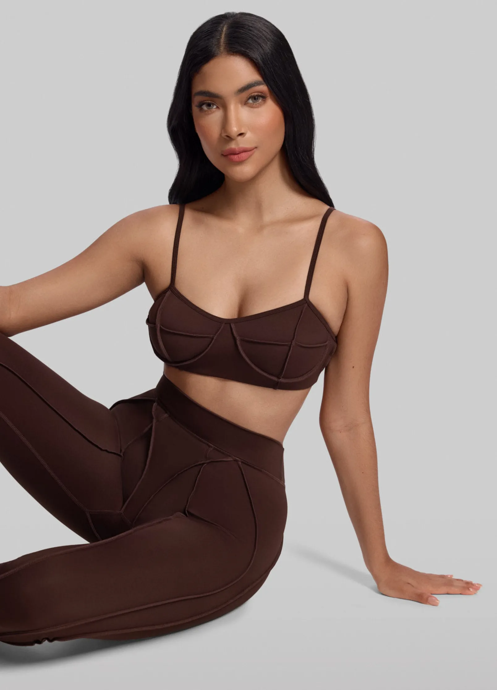 Bralette mit Kontur-Nähten