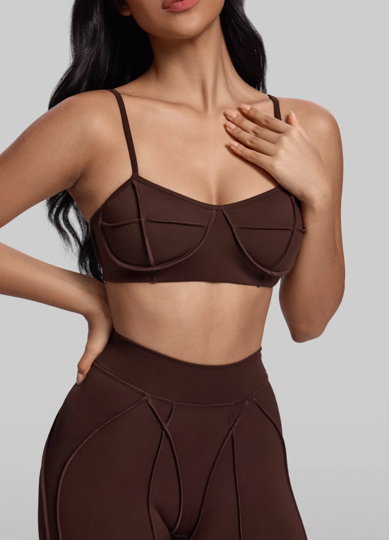 Bralette mit Kontur-Nähten