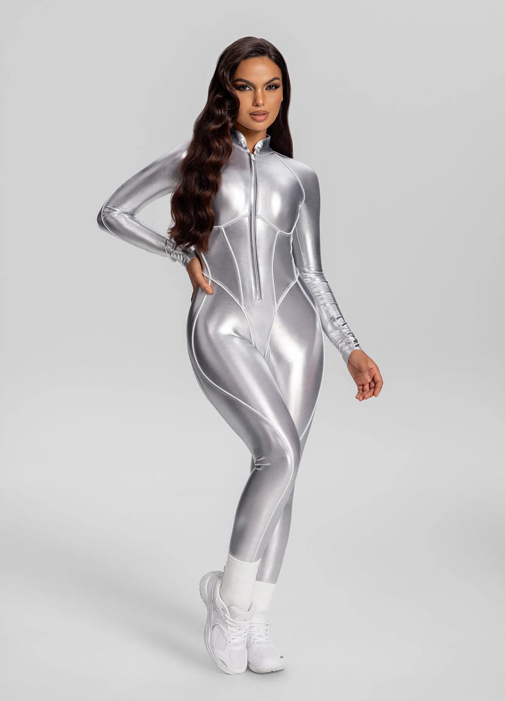 Catsuit in Stahloptik mit geschlossenem Rücken
