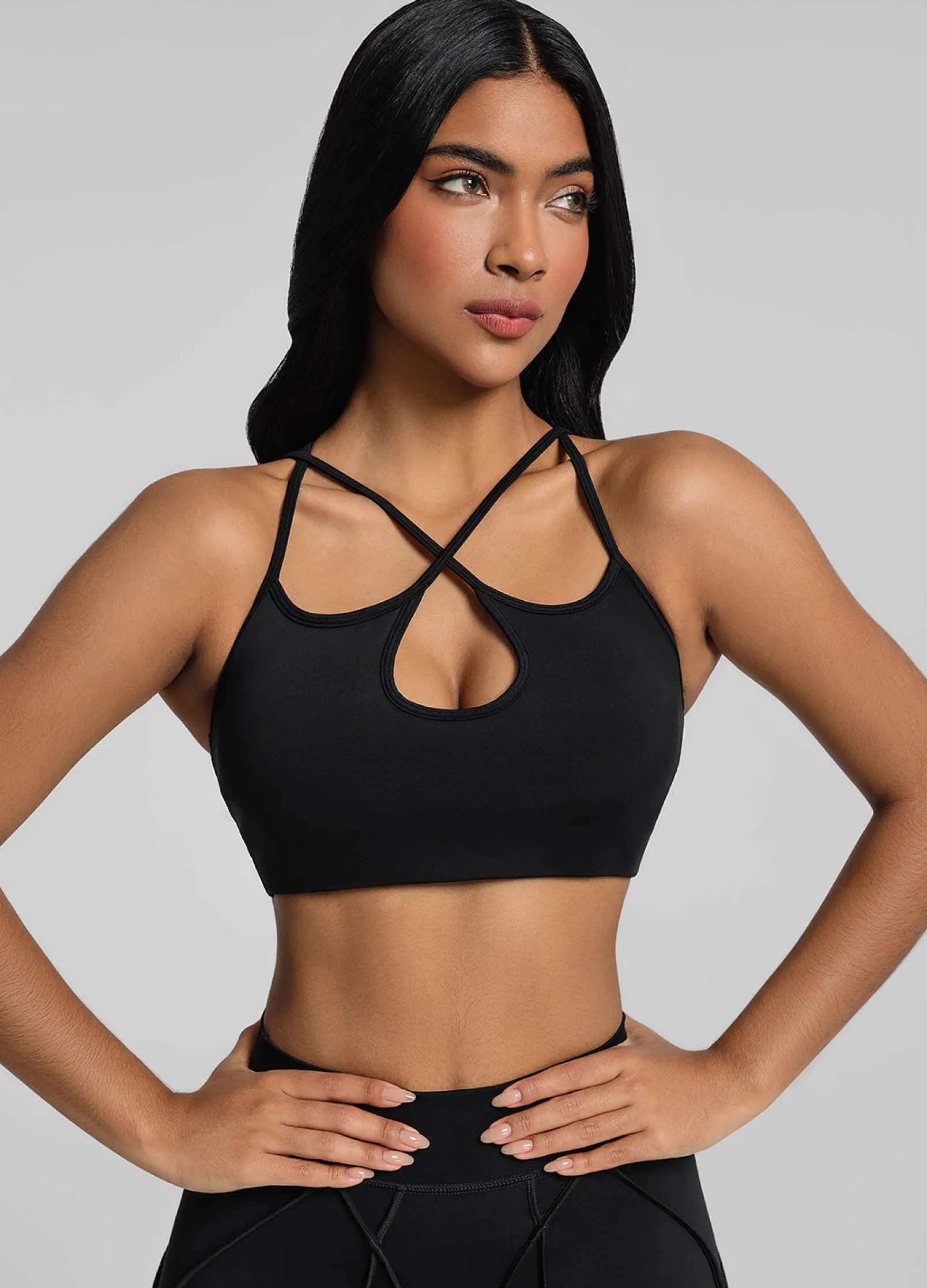 Cut-Out Top mit überkreuzten Trägern