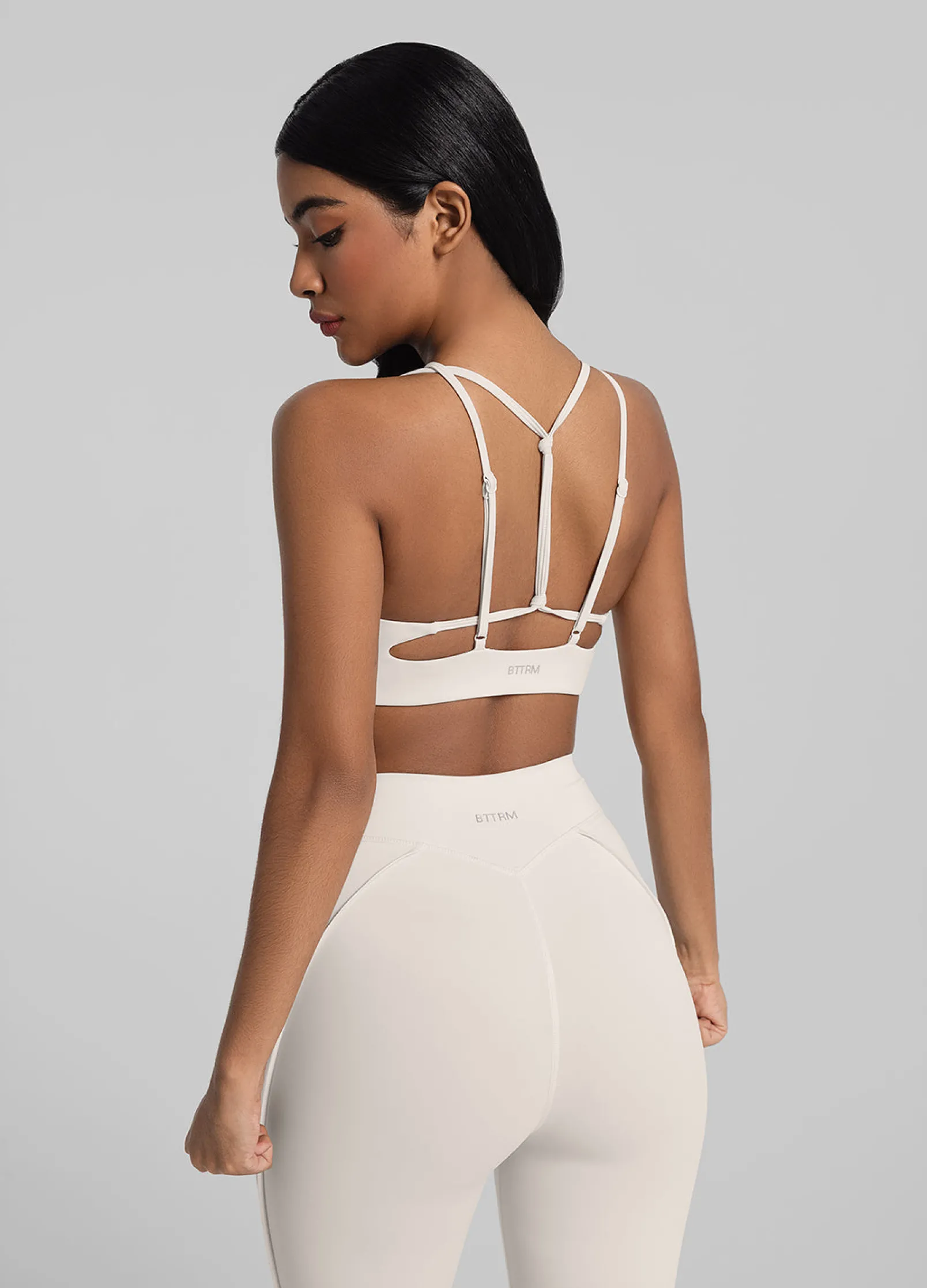 Cut-Out Top mit überkreuzten Trägern
