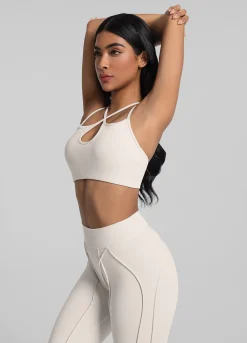 Cut-Out Top mit überkreuzten Trägern