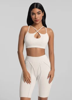 Cut-Out Top mit überkreuzten Trägern