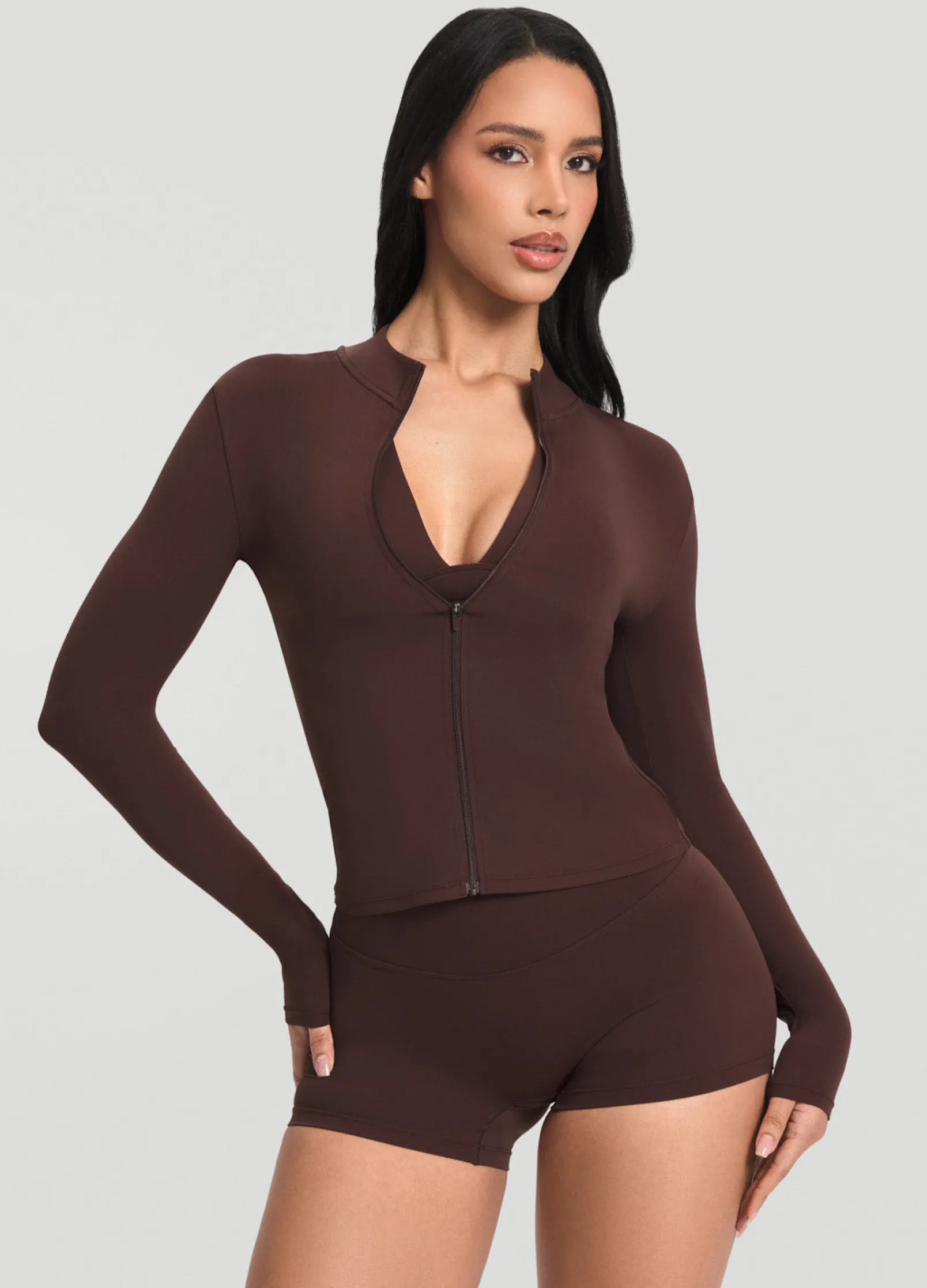 Figurbetonte Langarmjacke mit Reißverschluss