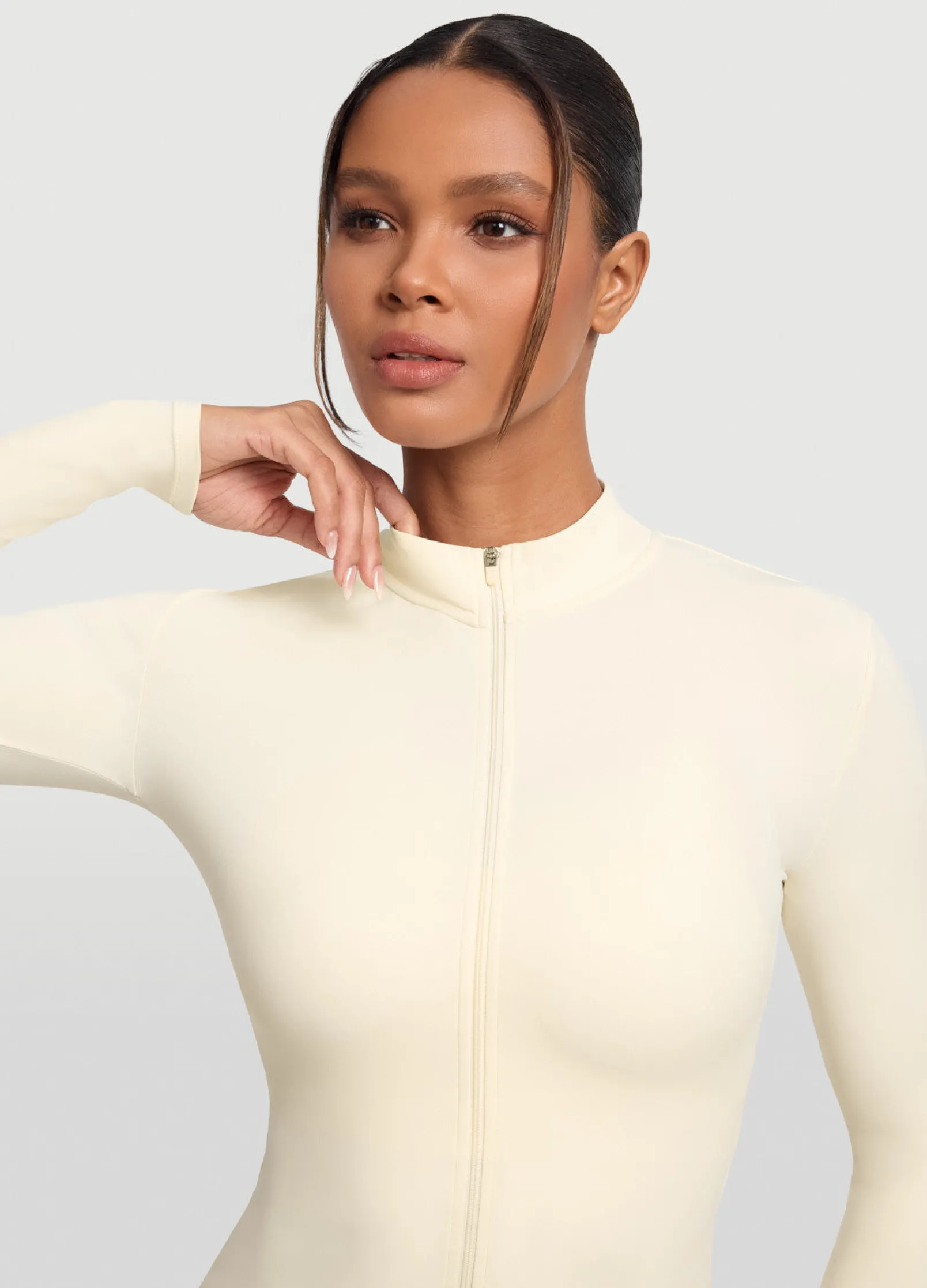 Figurbetonte Langarmjacke mit Reißverschluss