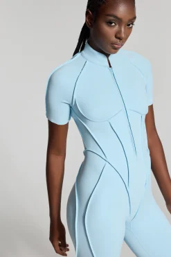 Hautenger Catsuit mit Shorts