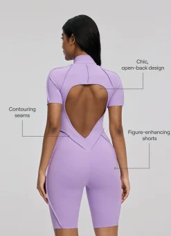 Hautenger Catsuit mit Shorts