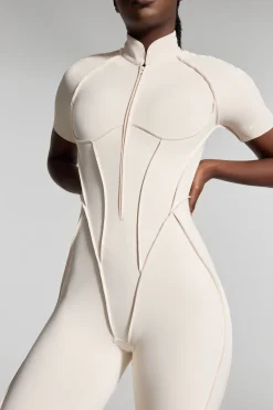 Hautenger Catsuit mit Shorts