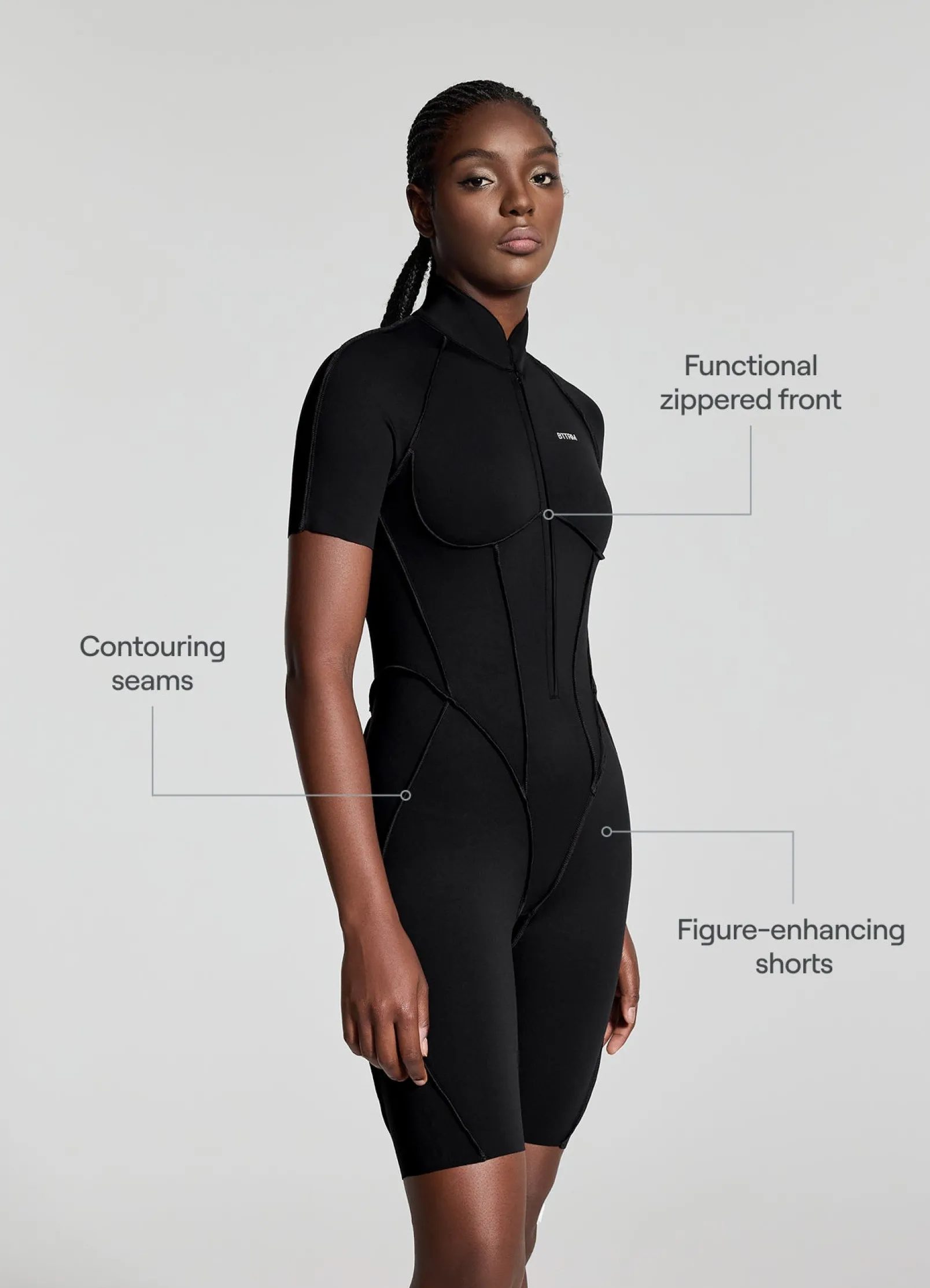 Hautenger Catsuit mit Shorts