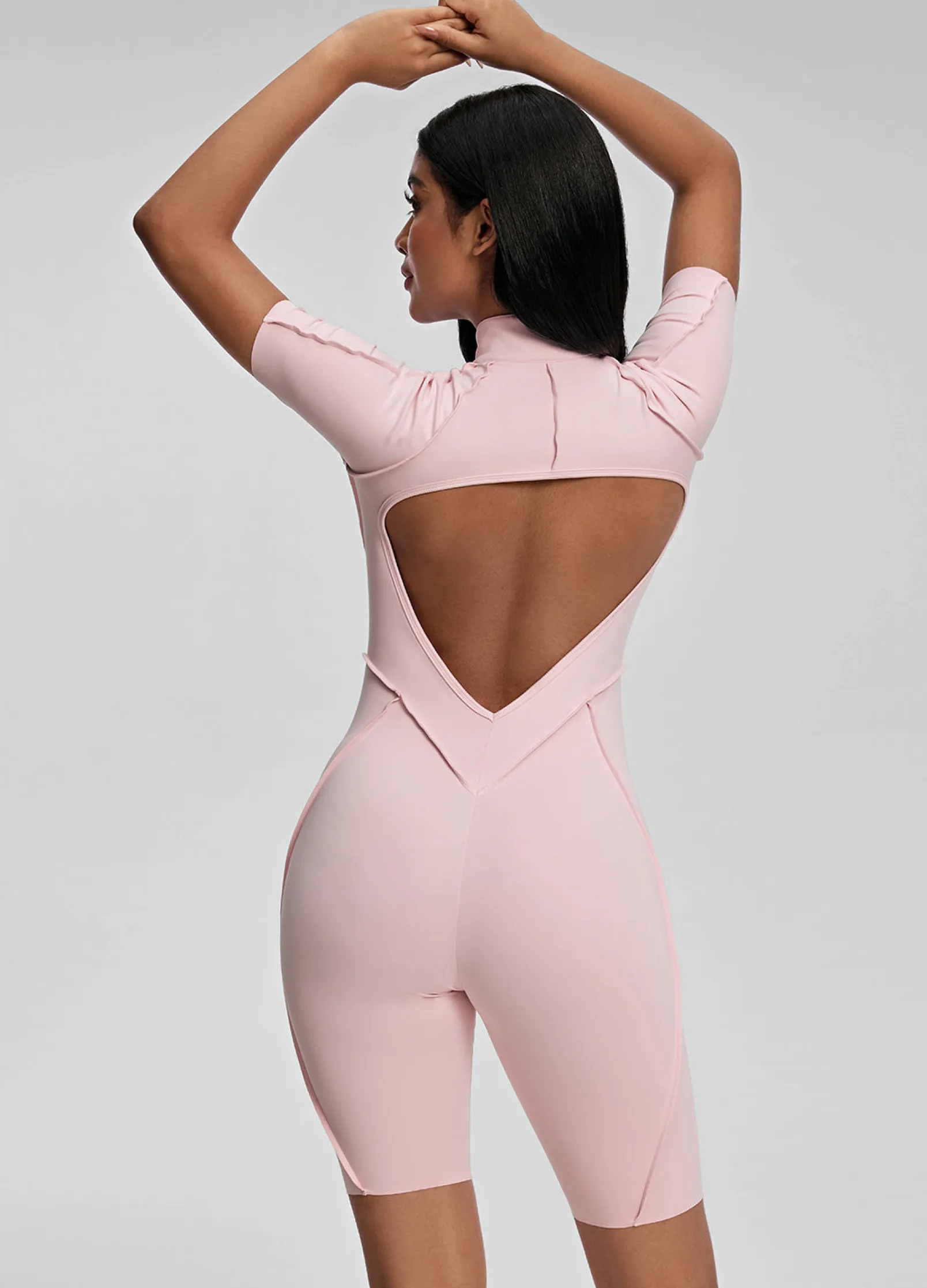 Hautenger Catsuit mit Shorts