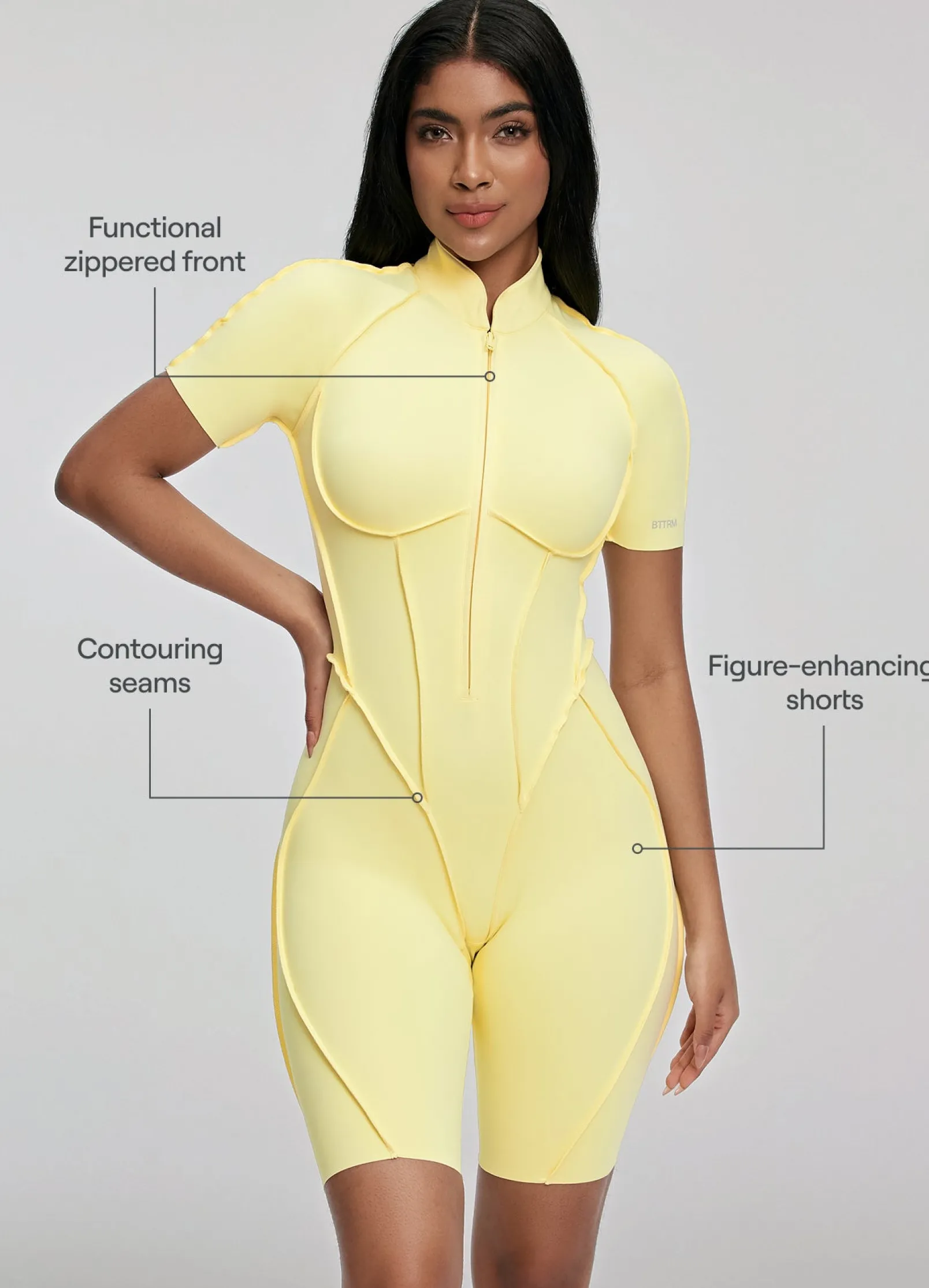 Hautenger Catsuit mit Shorts