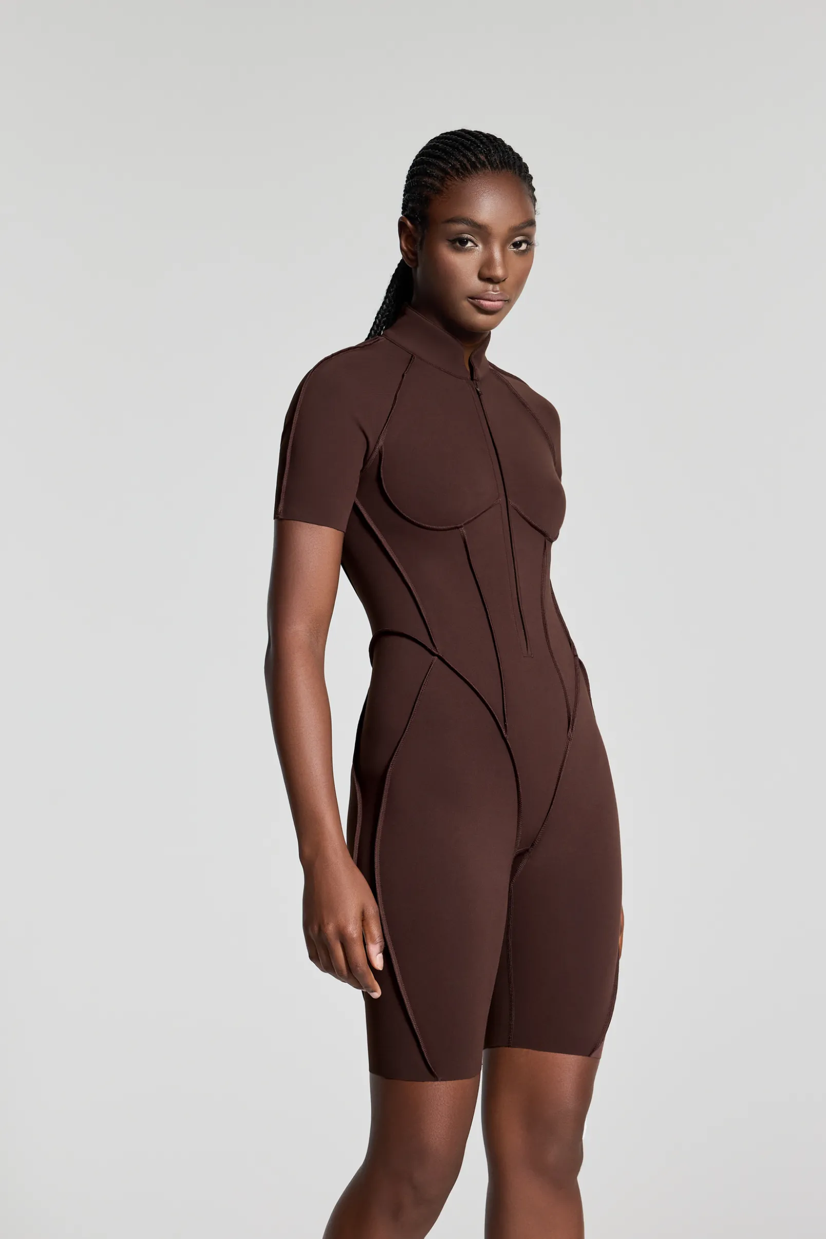 Hautenger Catsuit mit Shorts