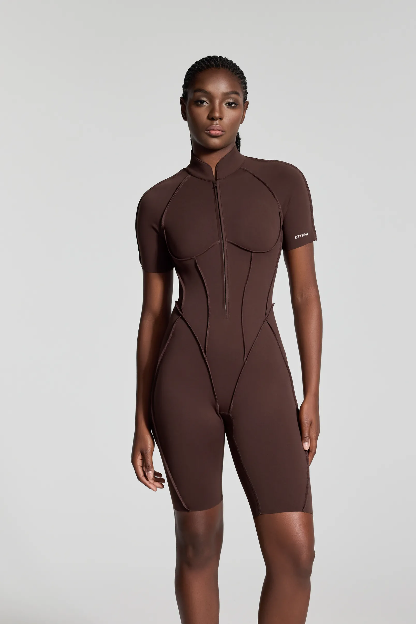 Hautenger Catsuit mit Shorts