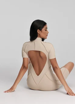Hautenger Catsuit mit Shorts