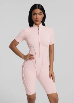 Kurzer Catsuit mit geschlossenem Rücken