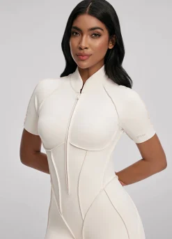 Kurzer Catsuit mit geschlossenem Rücken