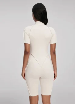Kurzer Catsuit mit geschlossenem Rücken