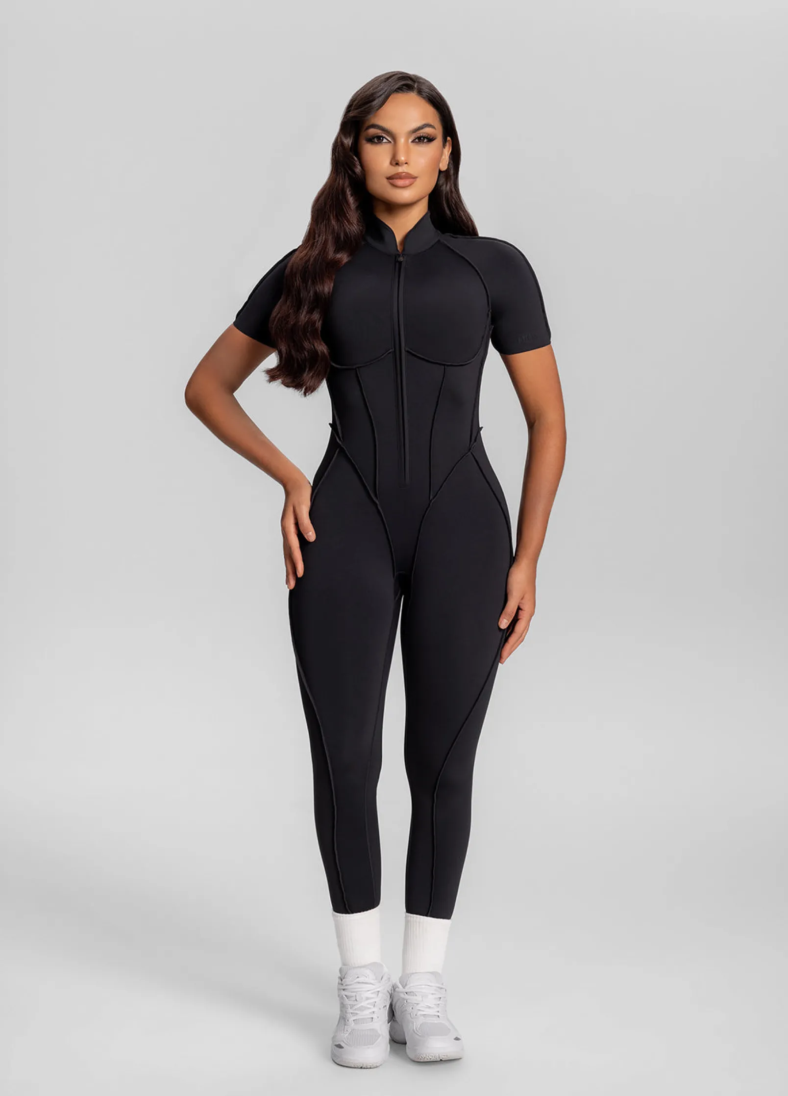 Kurzärmeliger Catsuit mit geschlossenem Rücken