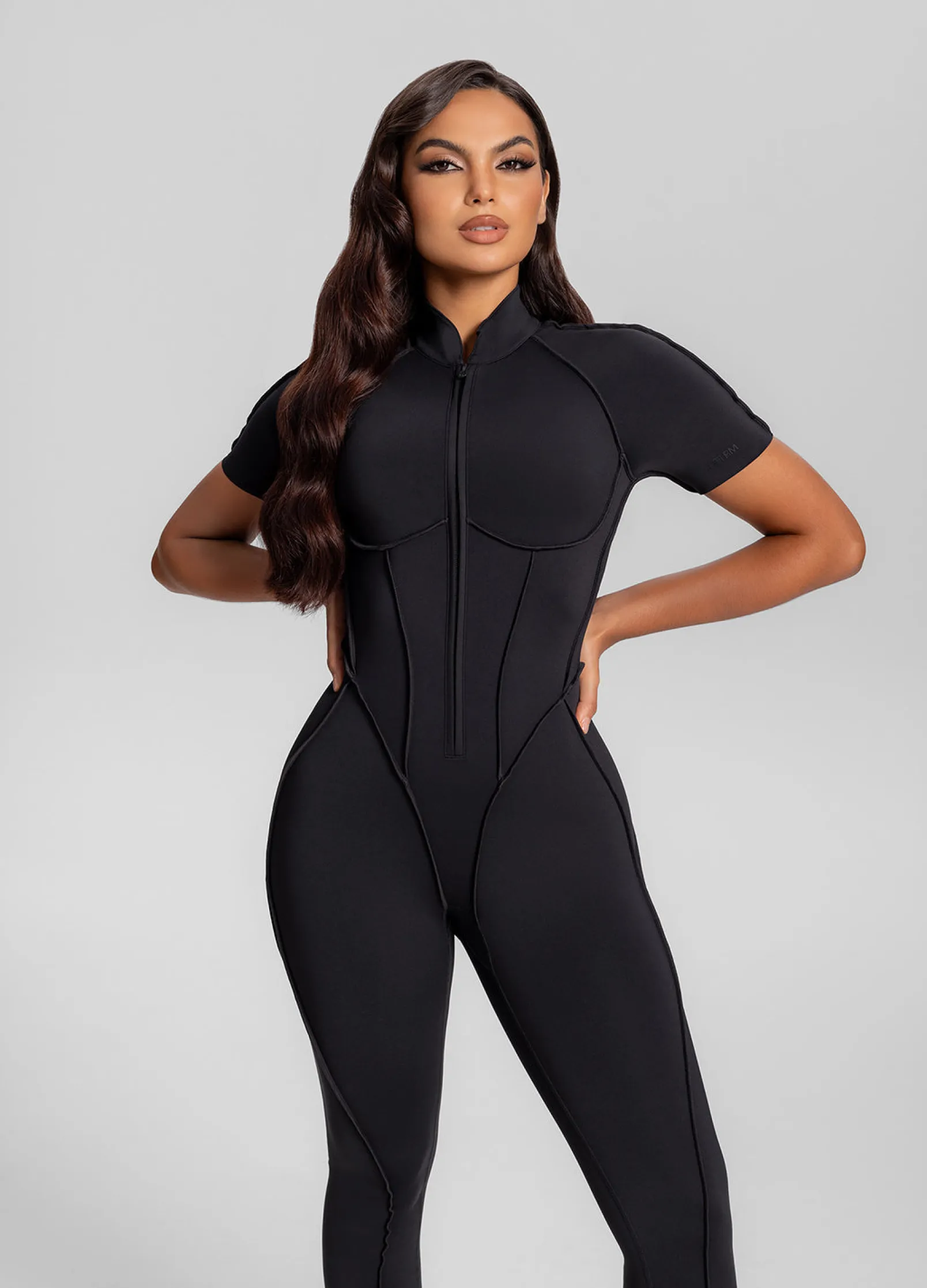 Kurzärmeliger Catsuit mit geschlossenem Rücken