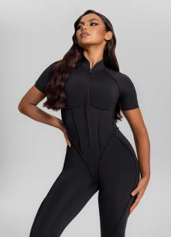 Kurzärmeliger Catsuit mit geschlossenem Rücken