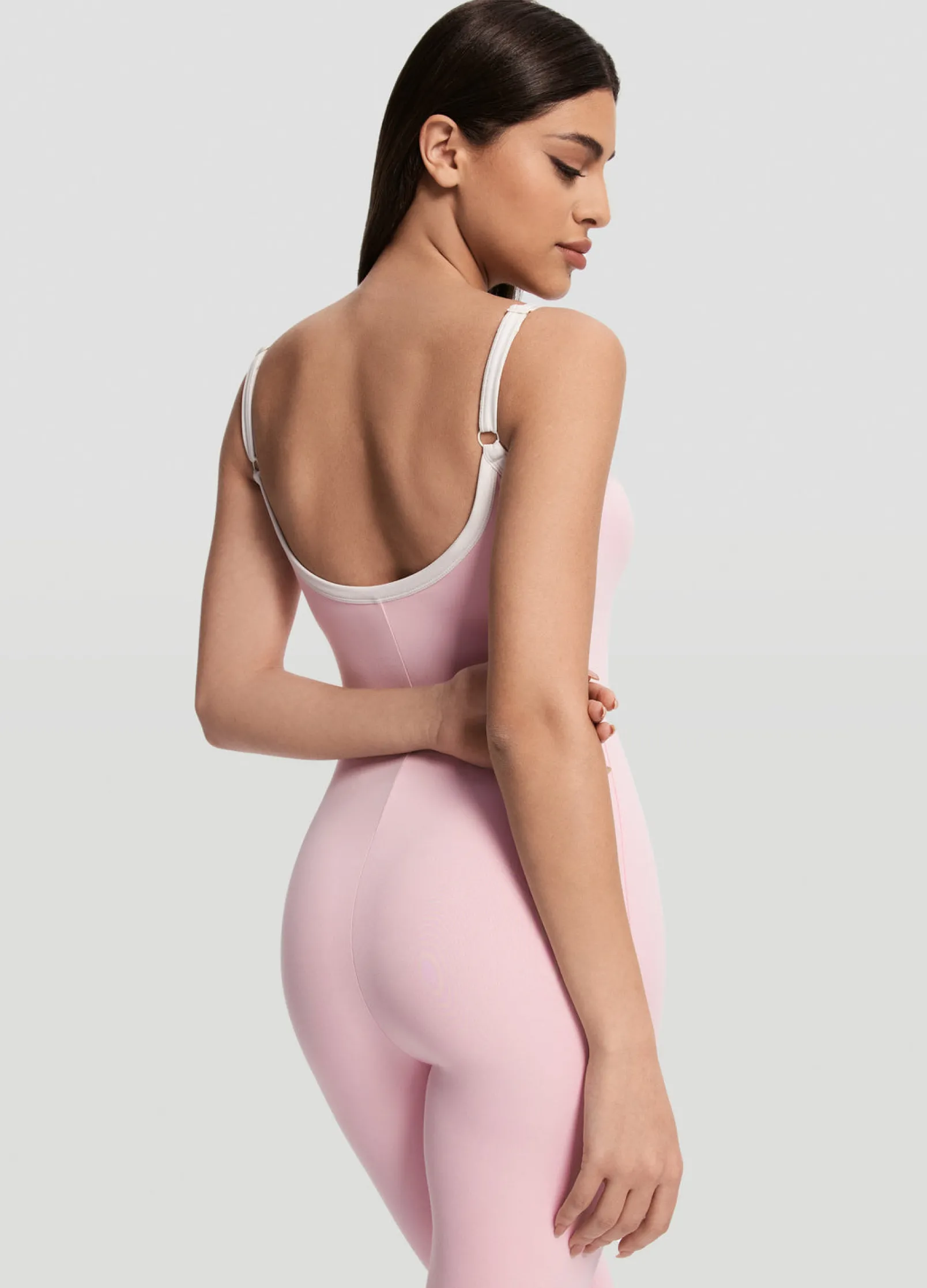 Langer Jumpsuit mit schmalen Trägern