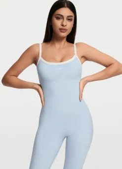 Langer Jumpsuit mit schmalen Trägern