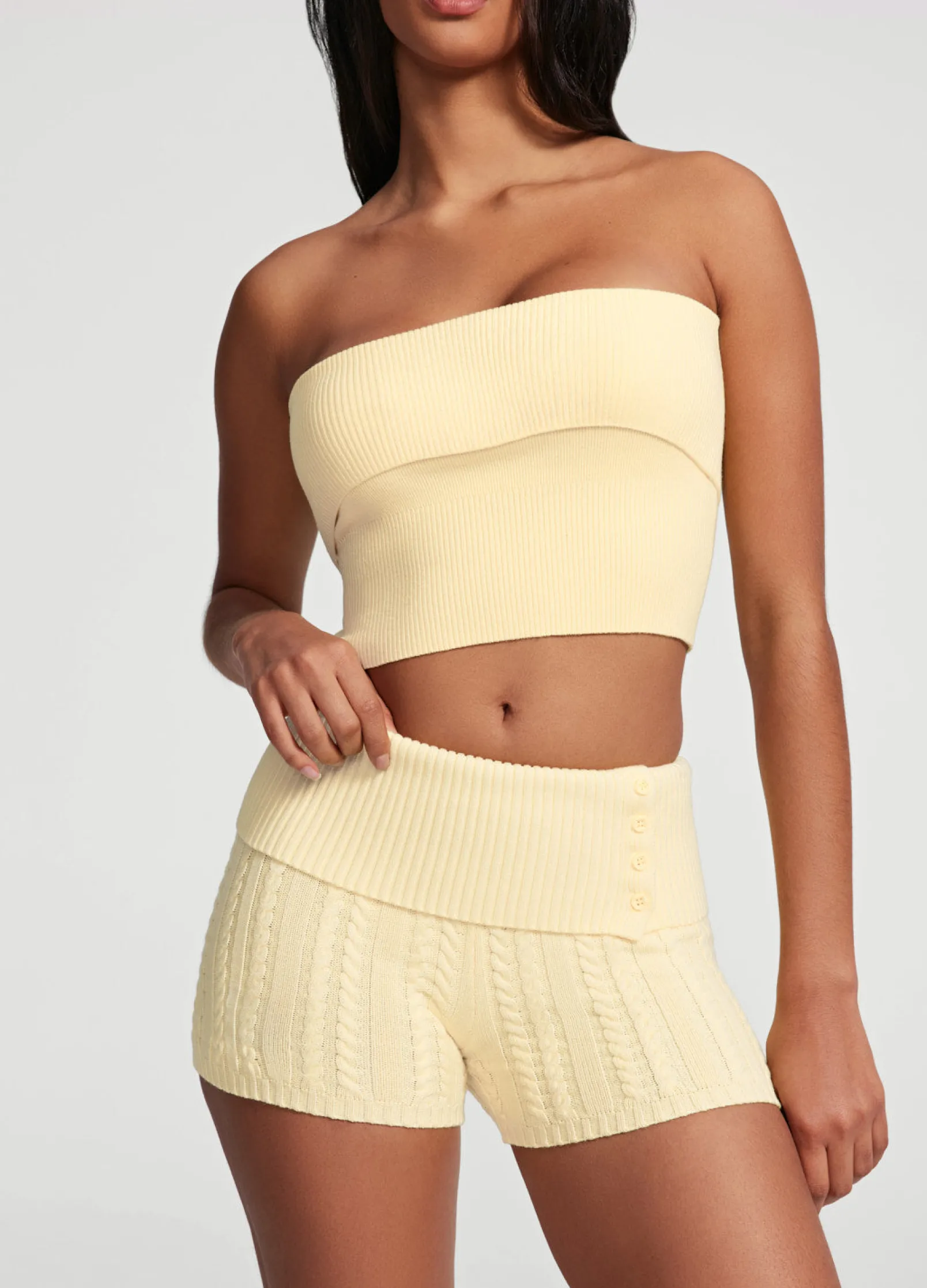 Micro-Shorts aus Zopfstrick