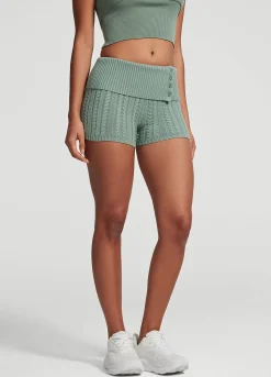 Micro-Shorts aus Zopfstrick