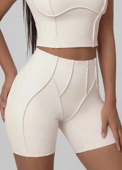 Micro-Shorts mit Konturnähten