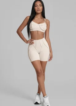 Micro-Shorts mit Konturnähten