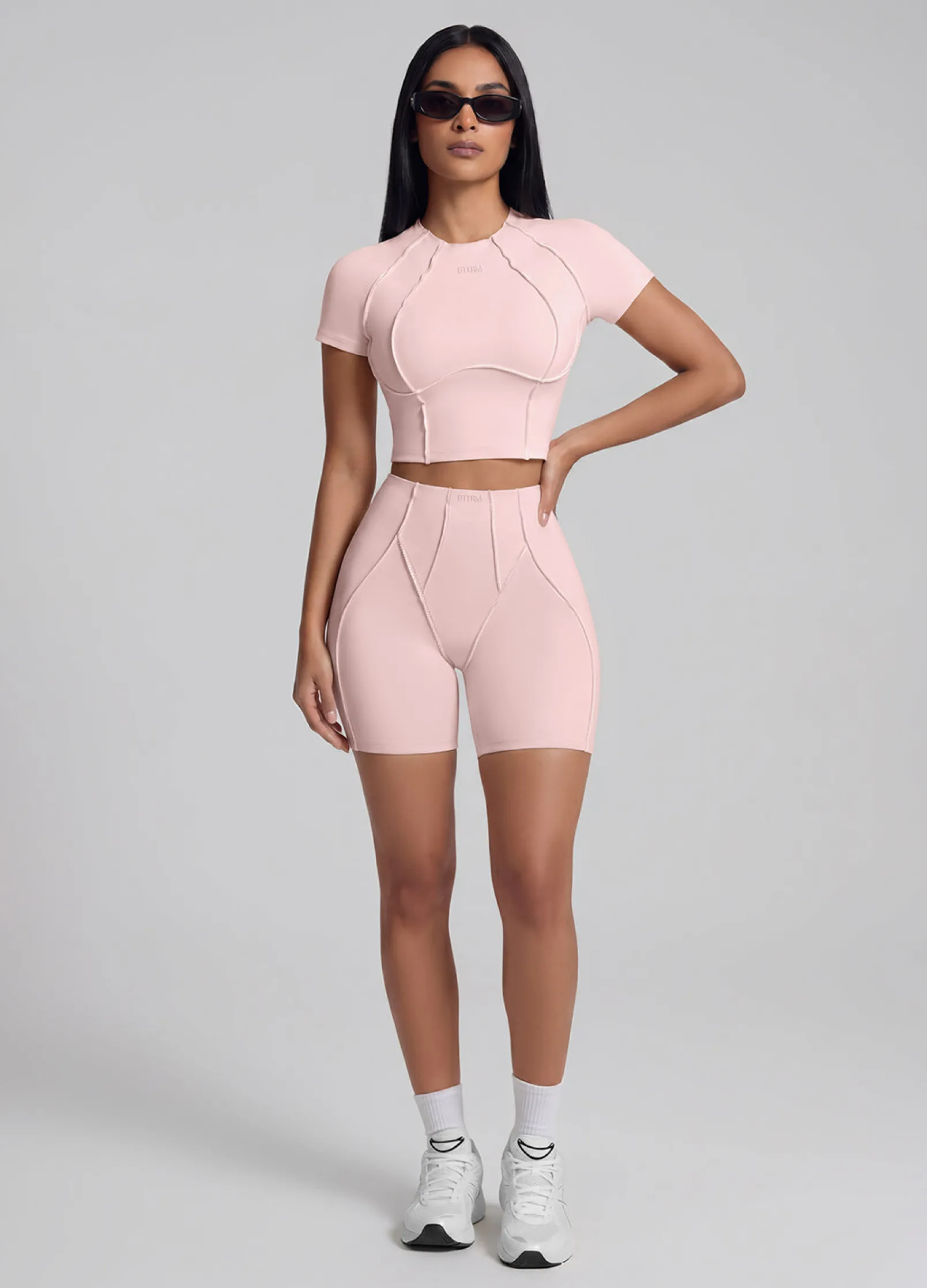 Micro-Shorts mit Konturnähten