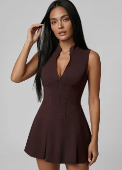 Mini-Kleid mit Konturnähten und geschlossenem Rücken