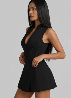 Mini-Kleid mit Konturnähten und geschlossenem Rücken