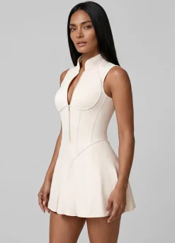 Mini-Kleid mit Konturnähten und geschlossenem Rücken