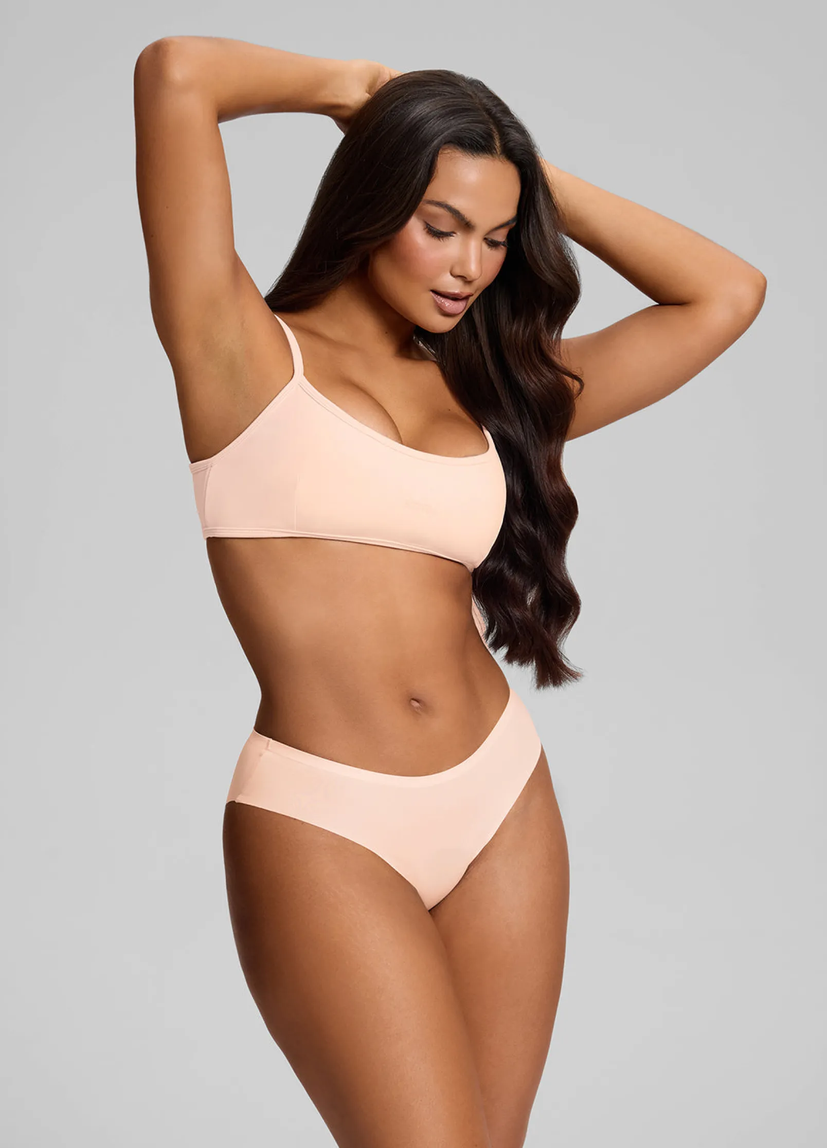 Nahtloser Bikini mit mittlerer Leibhöhe