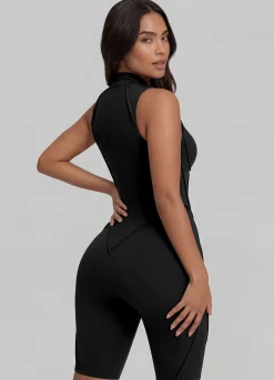 Ärmelloser Shorts-Catsuit mit geschlossenem Rücken