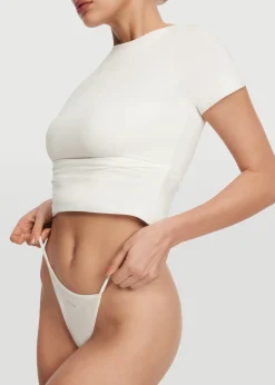 String-Tanga mit dünnen Trägern