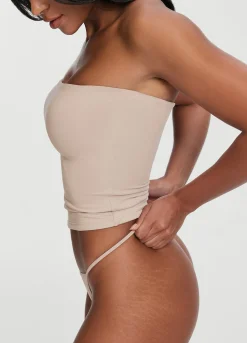 String-Tanga mit dünnen Trägern
