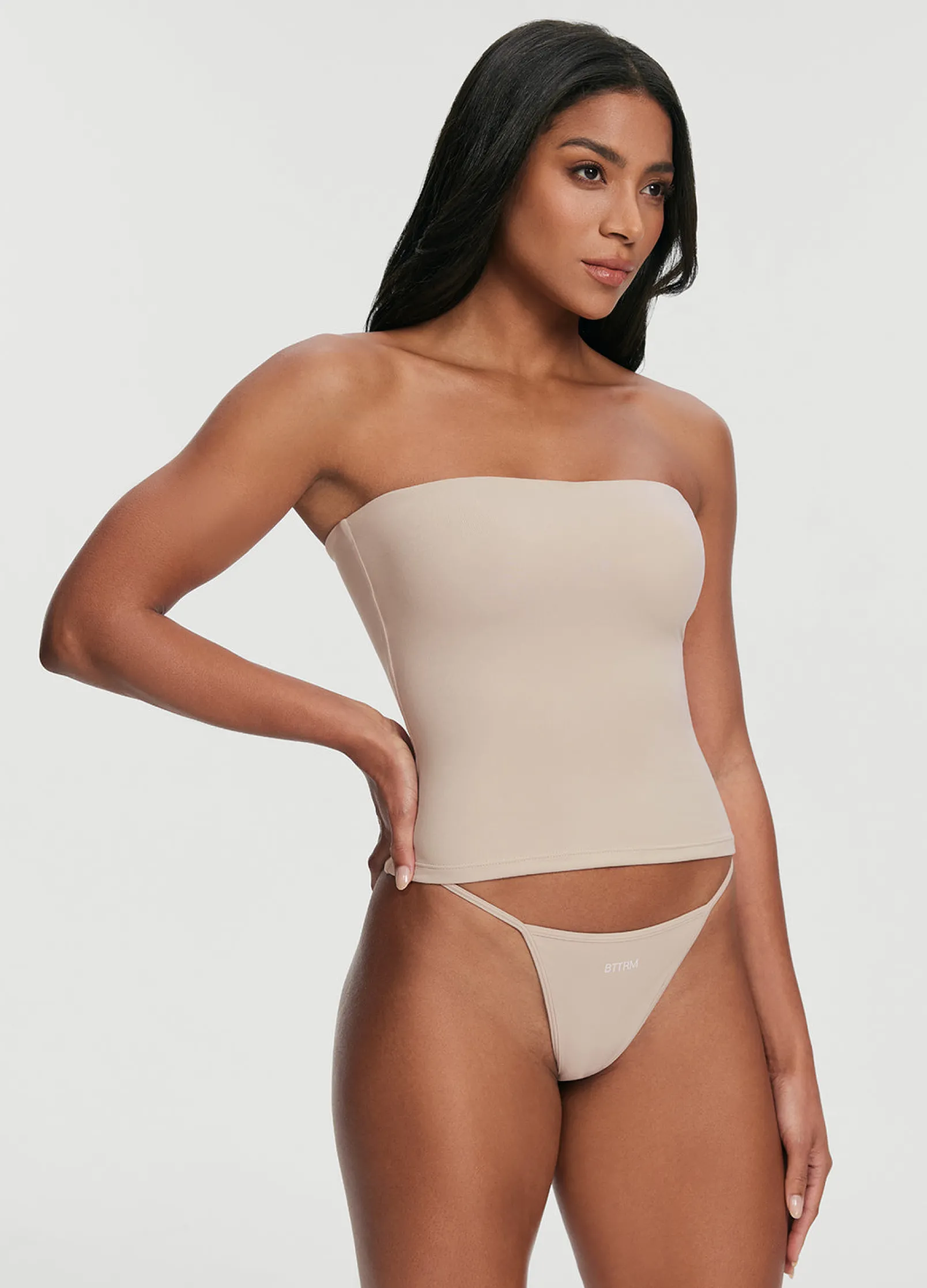 String-Tanga mit dünnen Trägern