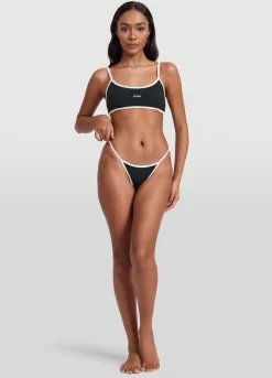 Tief sitzender Slip mit V-Schnitt