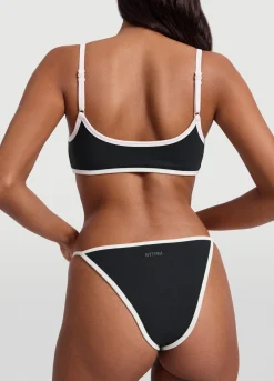 Tief sitzender Slip mit V-Schnitt